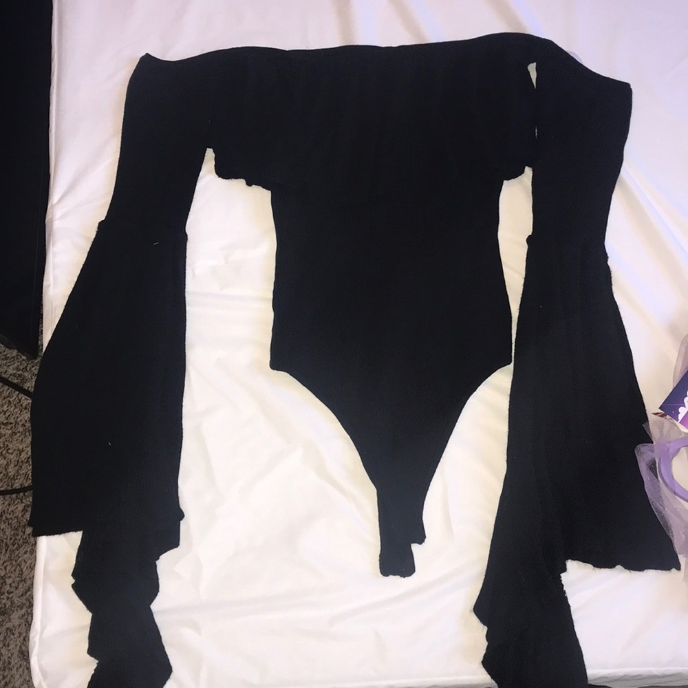 Black Long sleeve flowy sleeve body suit